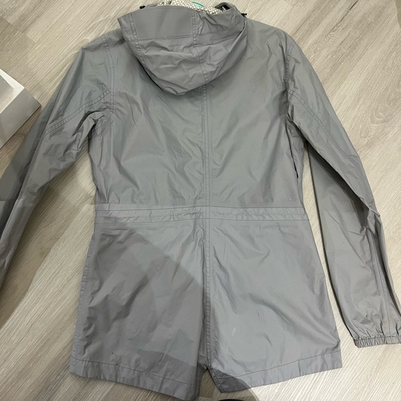 MEC Women’s Grey Rainjacket, Size XS - Picture 2 of 4